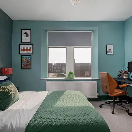 Modern Cozy Retreat-family-friendly-near & Peak District * Sheffield