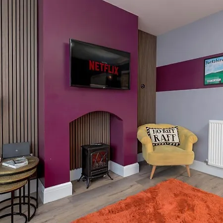 Dom wakacyjny Modern Cozy Retreat-family-friendly-near & Peak District